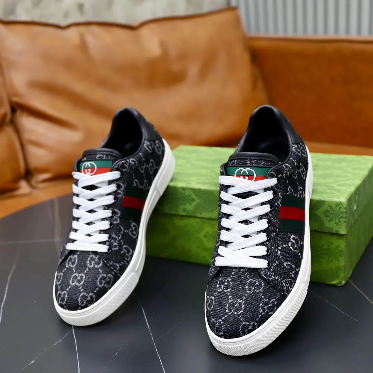 Ex-factory price: 400💰🙅‍♂️🙅‍♂️🙅‍♂️ Brand: Gucci GUCCi Standard code: 38-44 (45 customized) Grade: Same as the official website Material: Original leather splicing Comfortable and breathable sheepskin lining Original wear-resistant outsole Style category: Men's fashionable casual shoes Running sneakers Distinguished luxury brand elements Top luxury Color: actual picture color